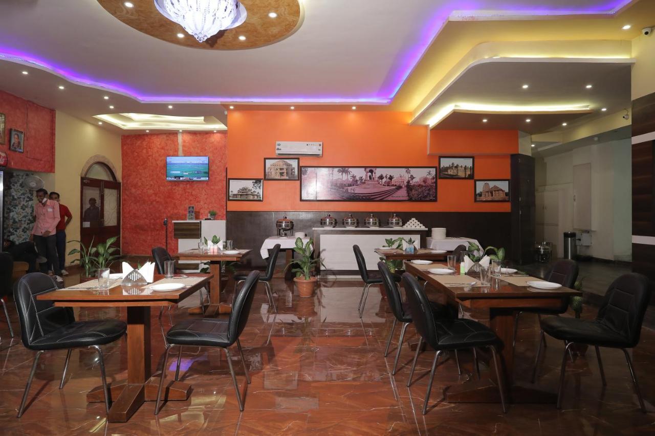 Hotel Vivek Continental Gwalior Eksteriør billede